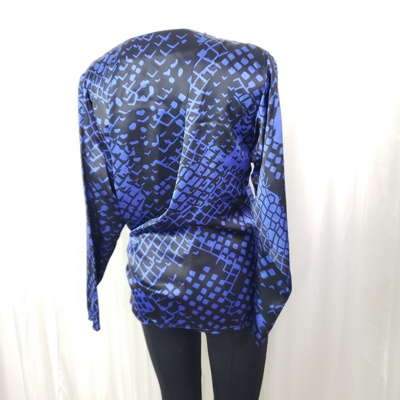 Adrianna Papell 100% silk blue black print long sleeve wrap top with side tie - Picture 6 of 7